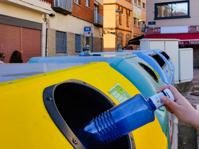 Contenidors al carrer de Jaume Abril