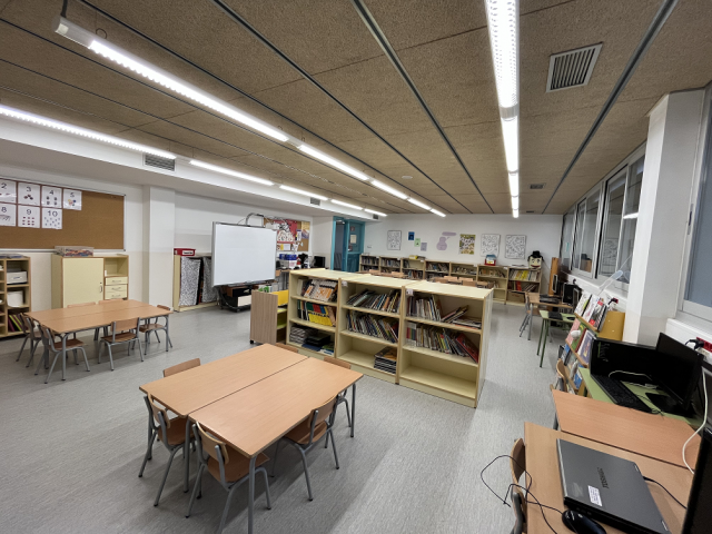 biblioteca oberta escola enxaneta