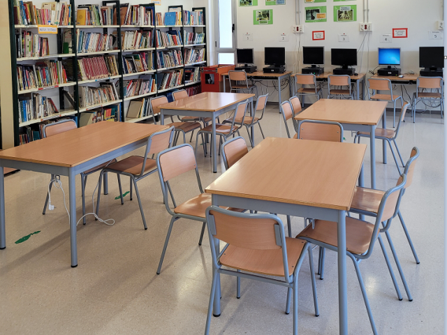 biblioteca oberta escola montserratina