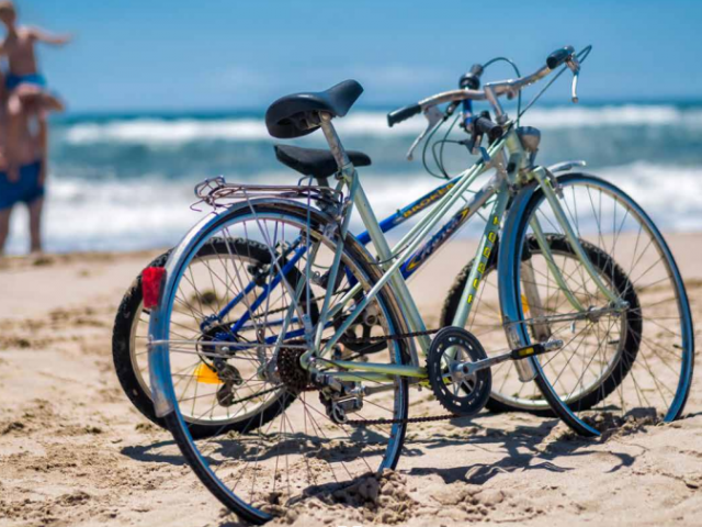 A la platja en bici A la platja en bici