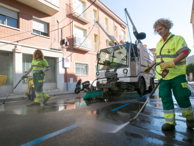 Neteja del carrer amb aigua