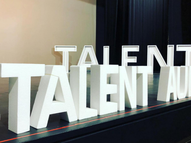 Les paraules Talent a les aules a l'escenari