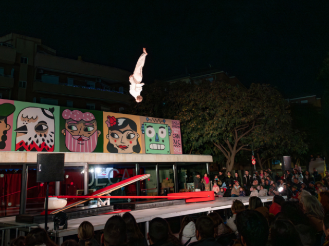 Espectacle d'acrobàcies d'Al Carrer Nadal 2024