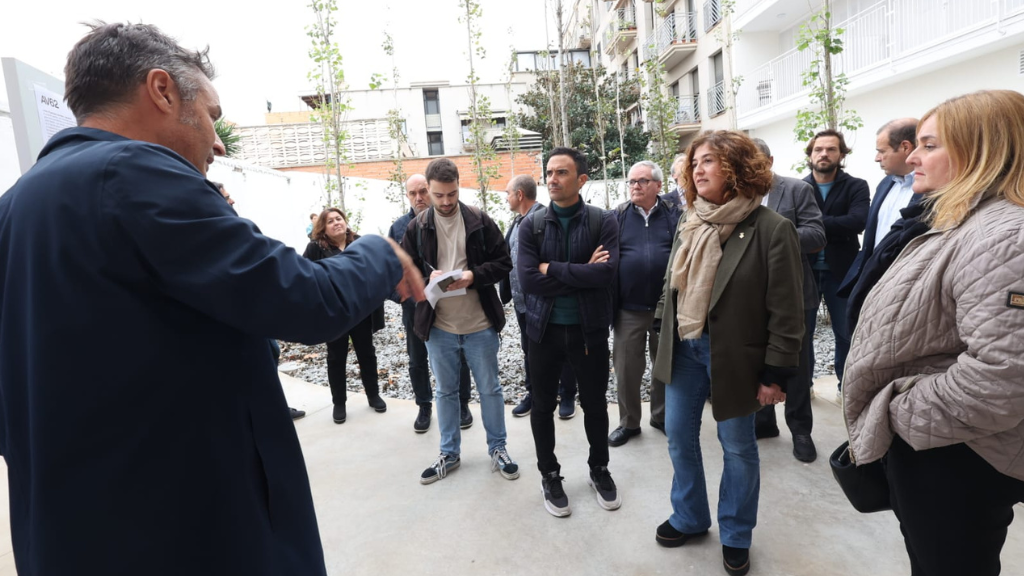 Visita a la promoció d'habitatge públic del carrer de Jaumes Balmes