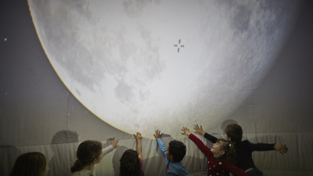 Planetari immersiu a l'Escola