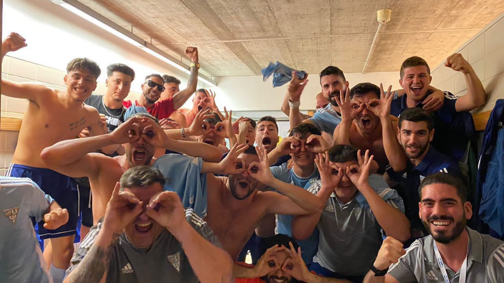 Equipo del Sector Montserratina celebrando el resultado