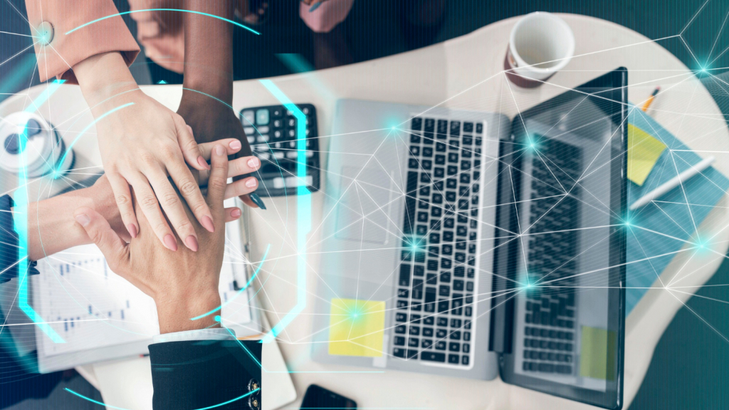 manos por el negocio y la tecnología