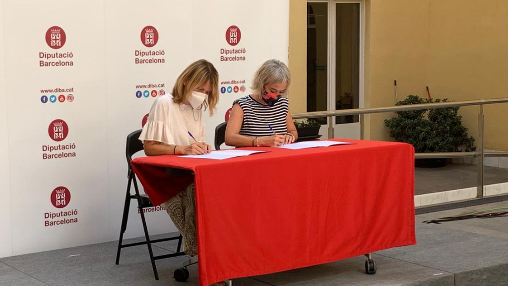 Gisela Navarro signa la participació de Viladecans al projecte ‘Barris i comunitats: motors de transformació social’