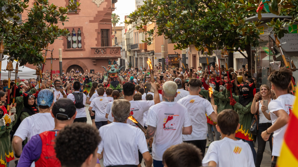 Arribada de la flama del Canigó al 2025. ALVAREZ – DIESTRO Arribada de la flama del Canigó al 2025. ALVAREZ – DIESTRO