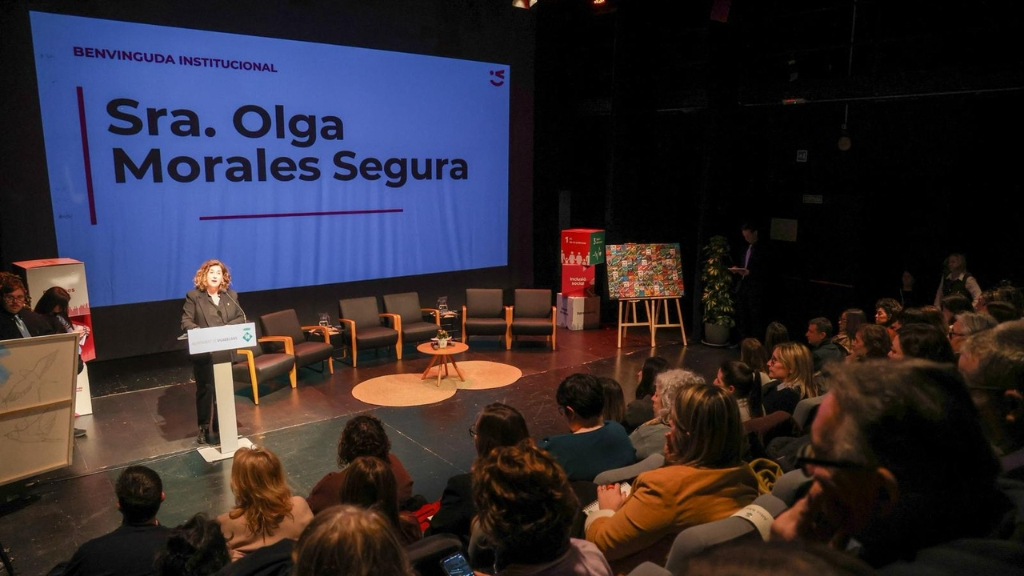 L'alcaldessa Olga Morales obre la trobada de la Xarxa Viladecans Em Cuida L'alcaldessa Olga Morales obre la trobada de la Xarxa Viladecans Em Cuida