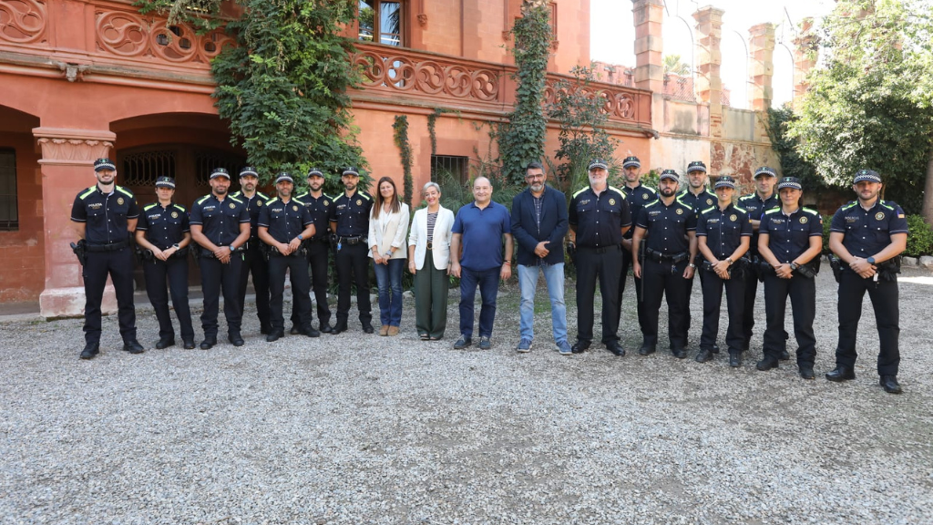 Agents de la Policia Local amb l'alcalde
