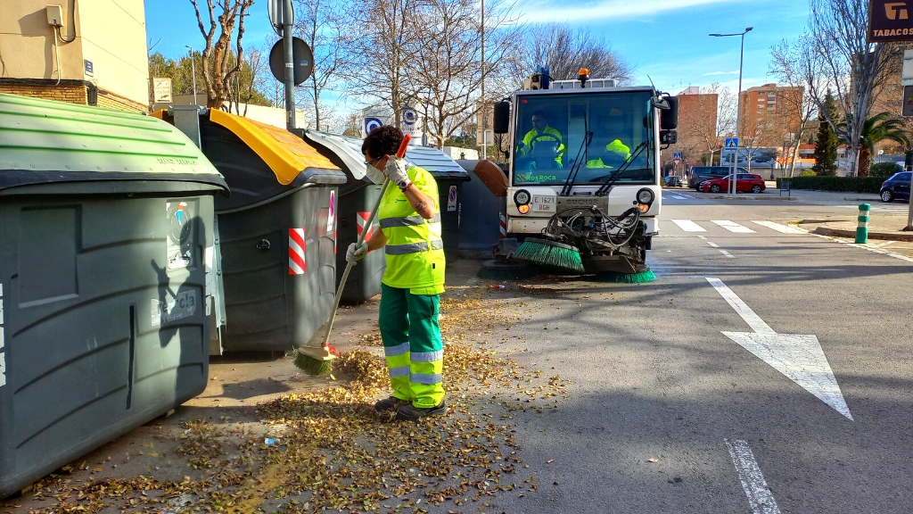 Servei de bufadors i escombraires treballant