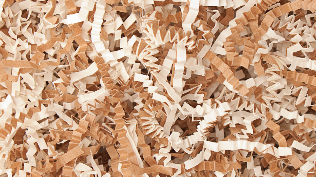 Paper reaprofitat per fer manualitats Paper reaprofitat per fer manualitats