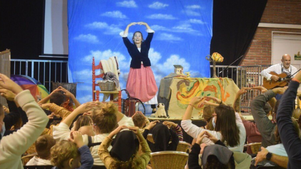 Teatre familiar: La castanyera i el marrameu Teatre familiar: La castanyera i el marrameu