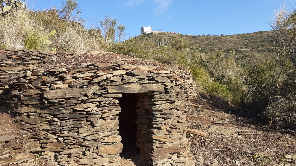 Tota pedra fa paret Tota pedra fa paret