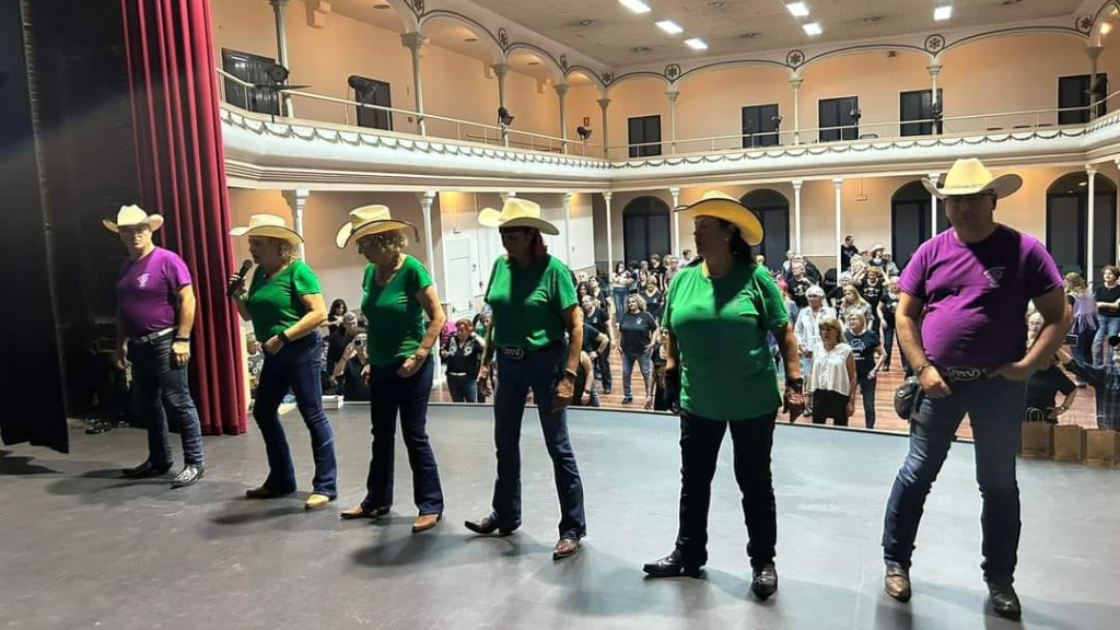 La JMV Line Dance, en un dels seus 'shows'