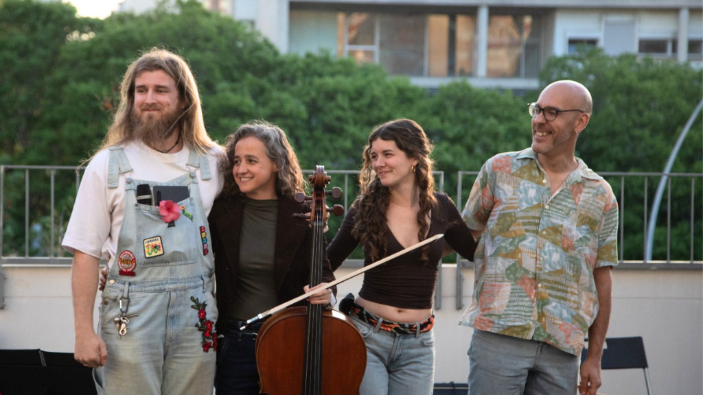 Música a l'aire lliure dedicada al fundador d'Extremoduro Música a l'aire lliure dedicada al fundador d'Extremoduro
