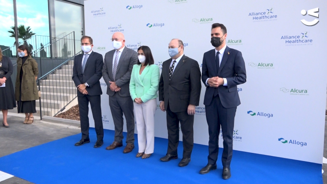 La ministra Carolina Darias, el conseller Roger Torrent i Carles Ruiz a la presentació d'Alliance Healthcare