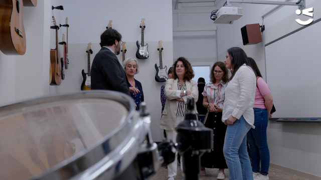 Visita dels diputats i diputades a l'Escola Àngela Roca