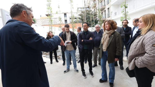 Visita a la promoció d'habitatge públic del carrer de Jaumes Balmes