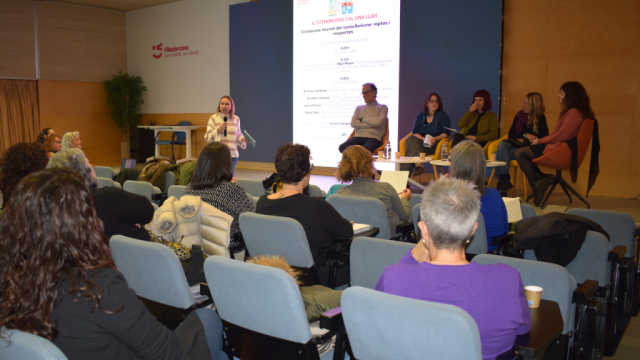 Jornada sobre el sensellarisme amb professionals