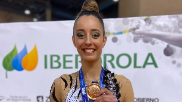Victoria Población amb el bronze