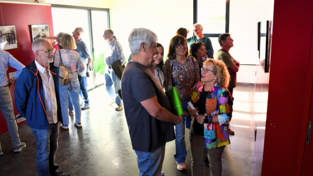 Imatge de la inauguració, presentada per Encarni García i Irene Reus Imatge de la inauguració, presentada per Encarni García i Irene Reus