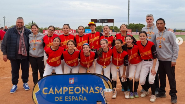 Foto de grup de les campiones de softbol sub15