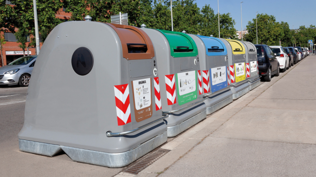 Nous contenidors, ja visibles al barri de Sales Nous contenidors, ja visibles al barri de Sales