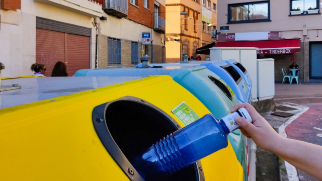 Contenidors al carrer de Jaume Abril