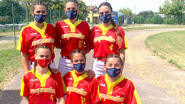 Las seis jugadoras del Club Beisbol Viladecans con España