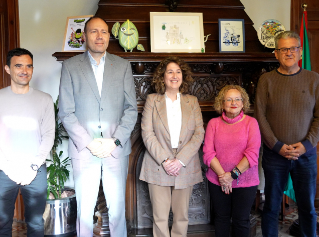 L'alcaldessa i el conseller Berni Álvarez amb els tinents d'alcaldessa Encarna García, Francisco Chacón i Richard Calle