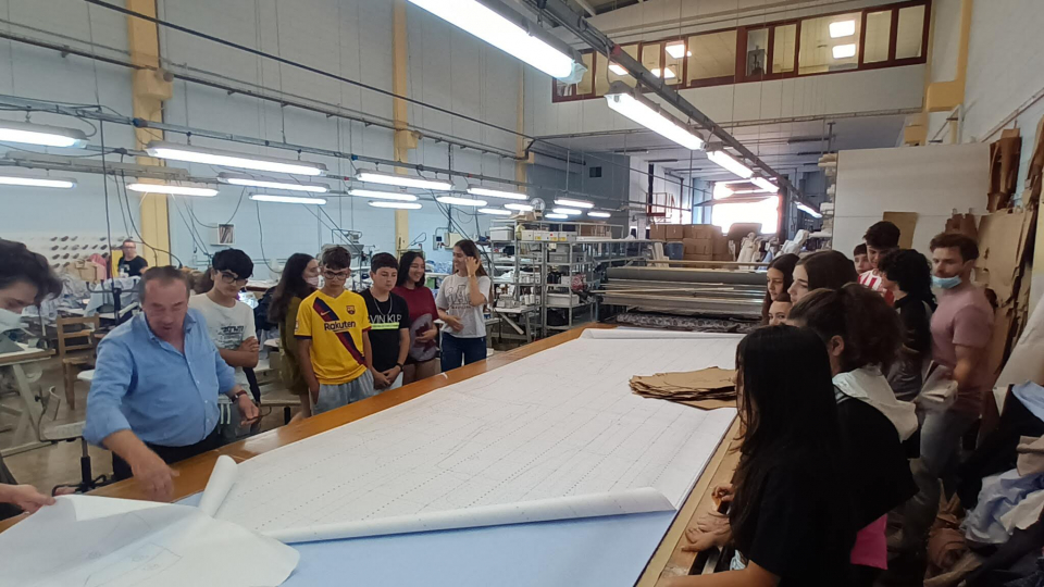PECT InnoDelta: Visita alumnes institut a empresa Unique Shirt Design 4 PECT InnoDelta: Visita alumnes institut a empresa Unique Shirt Design 4