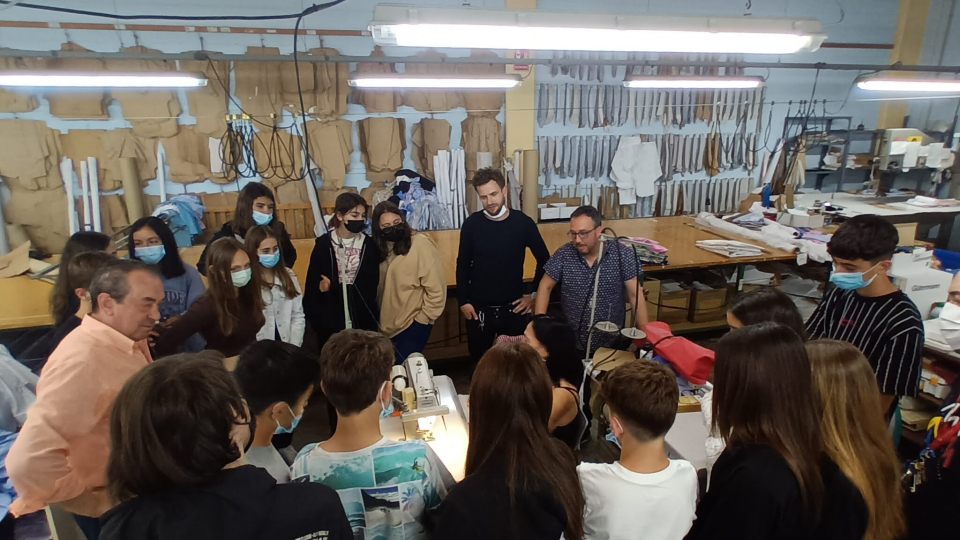 PECT InnoDelta: Visita alumnes institut a empresa Unique Shirt Design 6 PECT InnoDelta: Visita alumnes institut a empresa Unique Shirt Design 6
